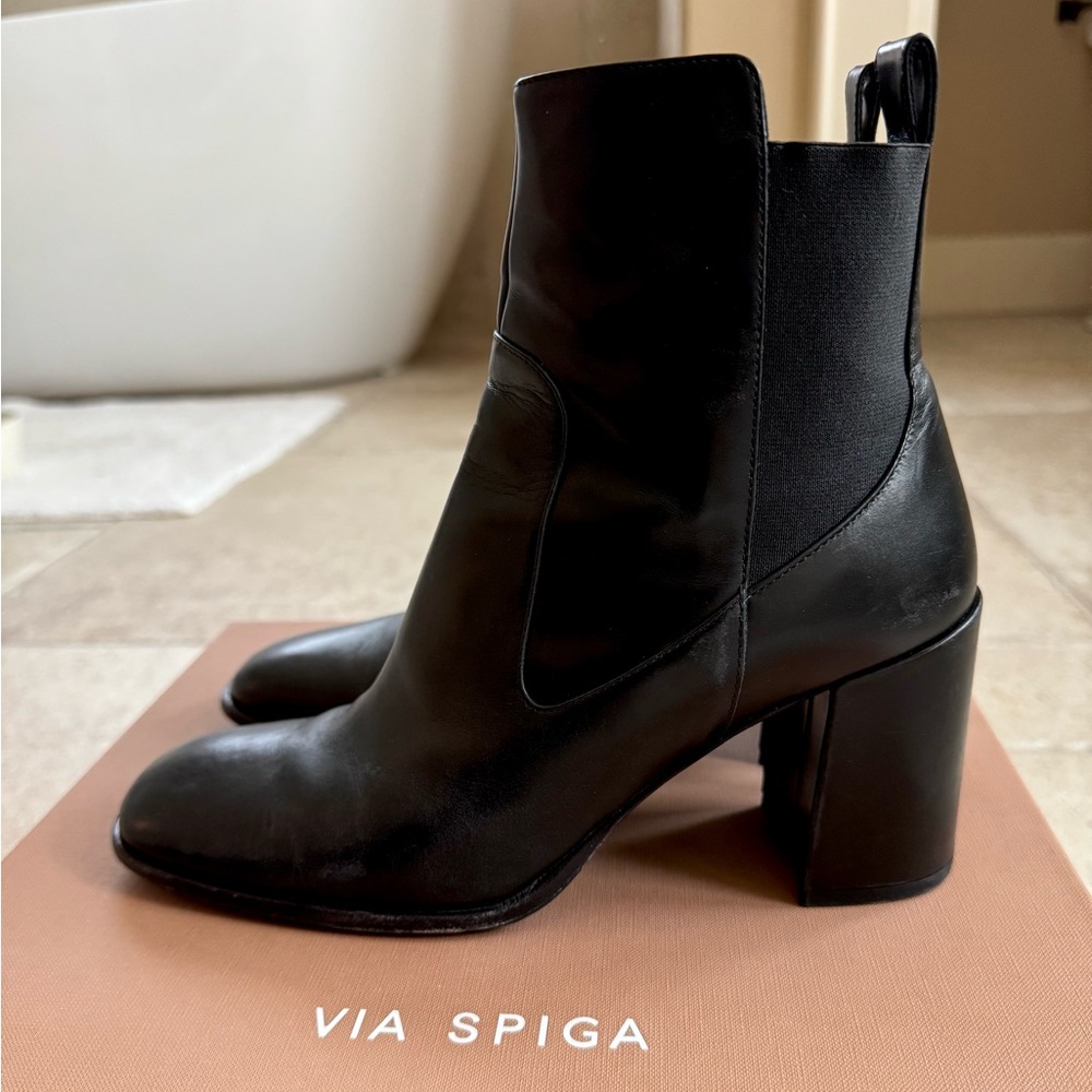 Via Spiga Classic Black Leather Heeled Boots
